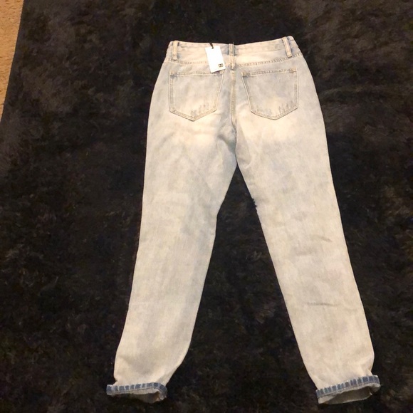 Fashion Nova Distressed Mom Jeans NWT - Picture 2 of 2